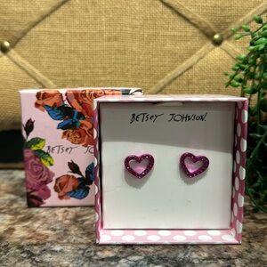 BETSEY JOHNSON heart earrings